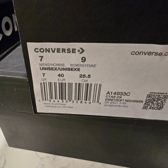 Converse Chuck Taylor All Star Strawberries Shoes (A14933C) Women's Size 9 NEW - Picture 9 of 14